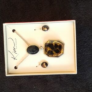 NWT necklace and earrings set